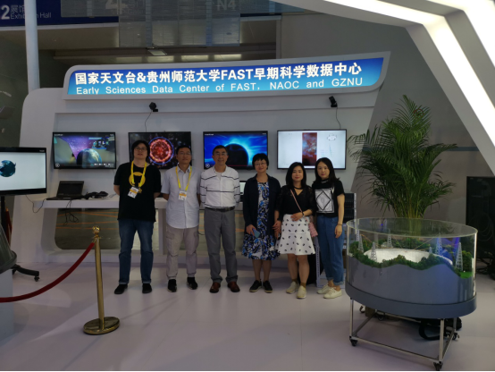 副校長(zhǎng)謝曉堯帶隊(duì)參加第二屆中國(guó)西部國(guó)際投資貿(mào)易洽談會(huì) 廣納資源促合作